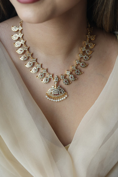 Heritage gold plated ruby white stone short necklace H00111