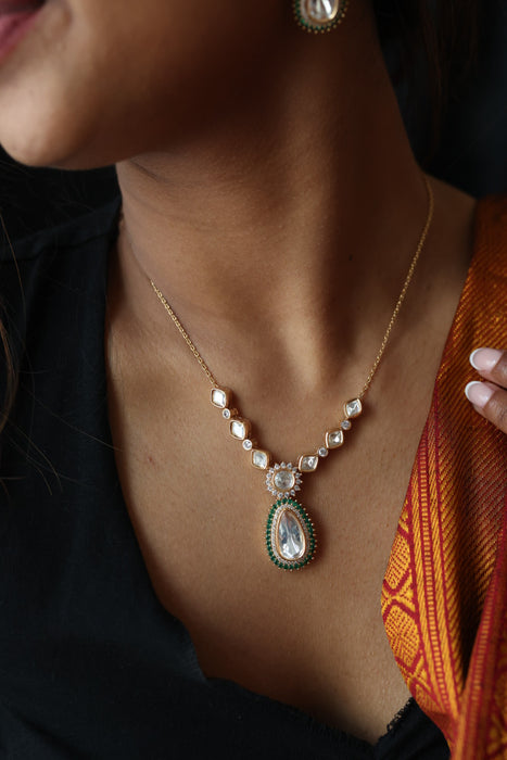 Minimal kundan green stone short necklace with earrings MS3253