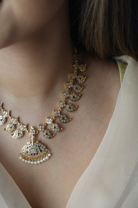 Heritage gold plated ruby white stone short necklace H00111