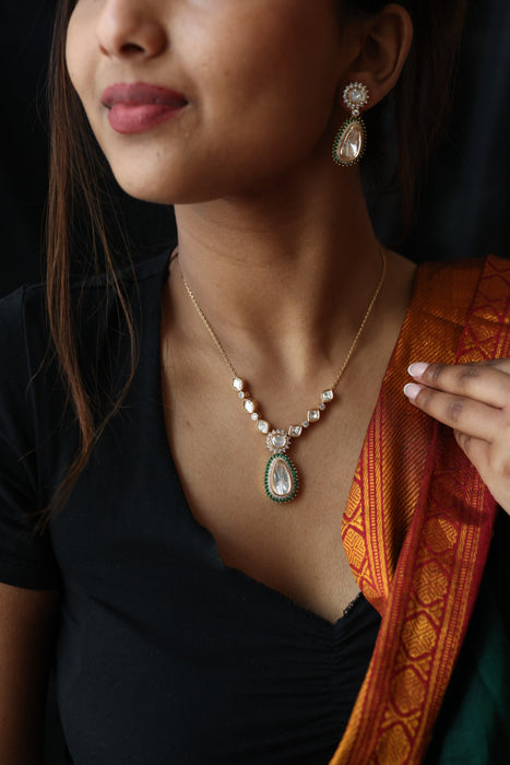 Minimal kundan green stone short necklace with earrings MS3253