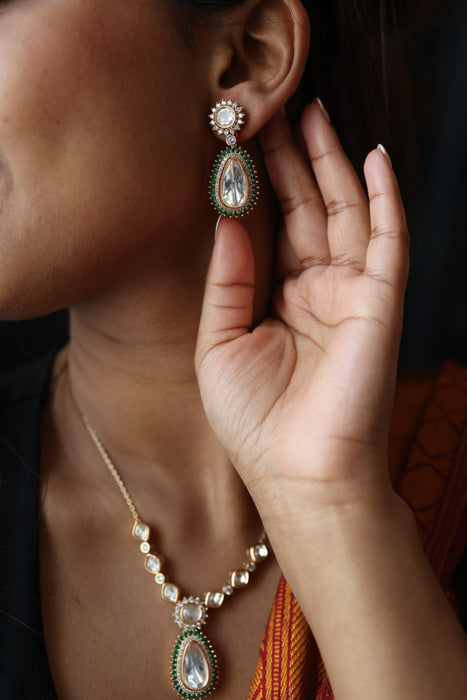 Minimal kundan green stone short necklace with earrings MS3253