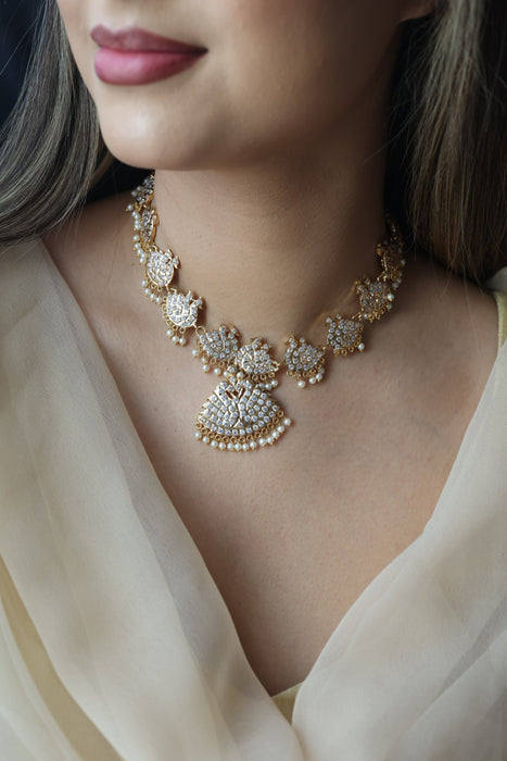 Heritage gold plated white stone short necklace H723