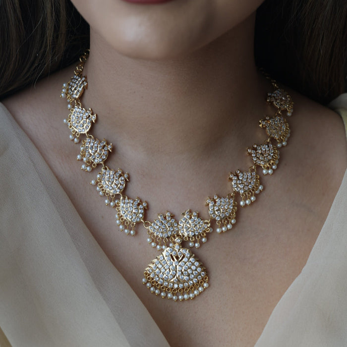 Heritage gold plated white stone short necklace H723