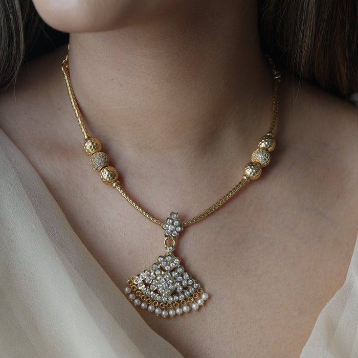 Heritage gold plated white stone short necklace H265