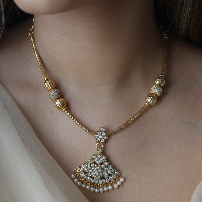 Heritage gold plated white stone short necklace H265