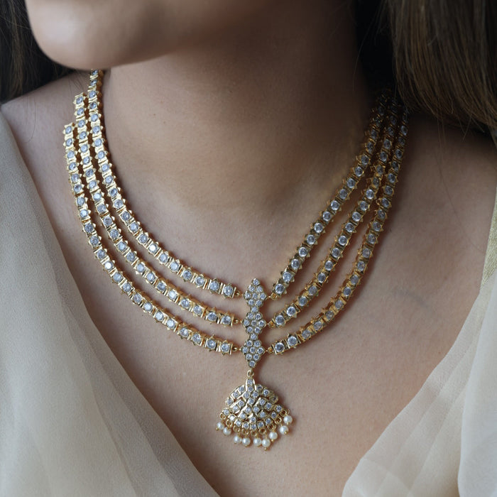 Heritage gold plated white stone layer short necklace H9292