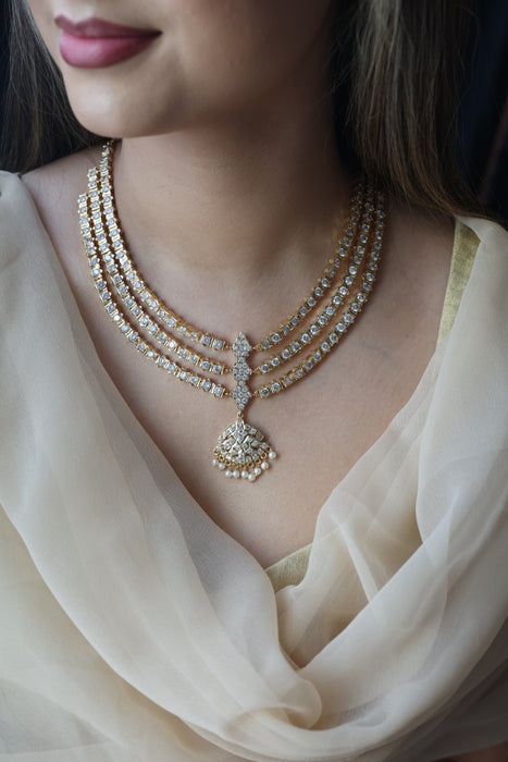 Heritage gold plated white stone layer short necklace H9292