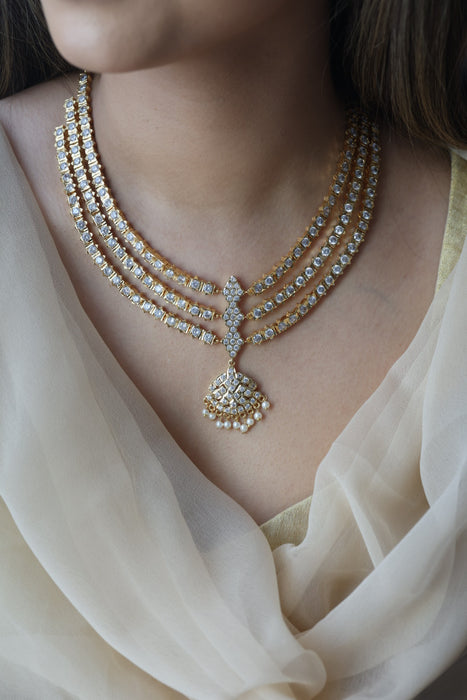 Heritage gold plated white stone layer short necklace H9292