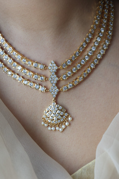 Heritage gold plated white stone layer short necklace H9292
