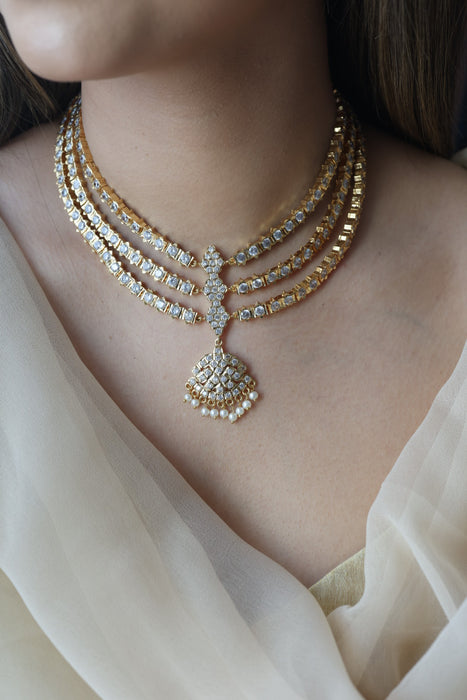 Heritage gold plated white stone layer short necklace H9292
