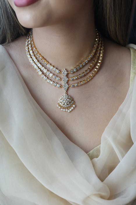Heritage gold plated white stone layer short necklace H9292