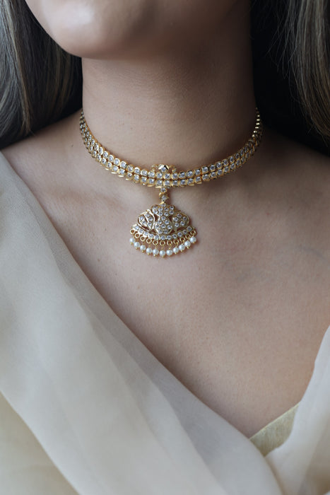 Heritage gold plated white stone short necklace H9776