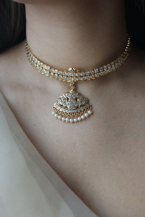 Heritage gold plated white stone short necklace H9776