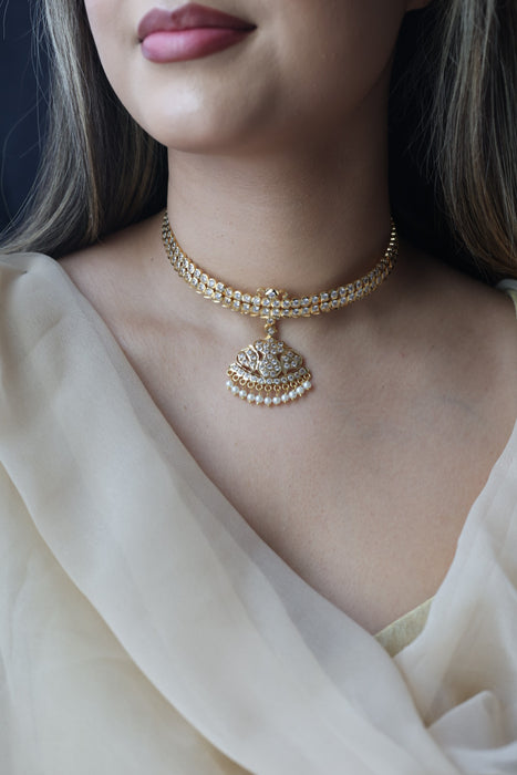 Heritage gold plated white stone short necklace H9776