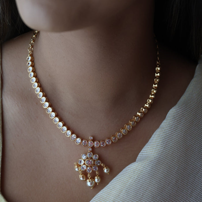 Heritage gold plated white stone short necklace with earrings HW8996