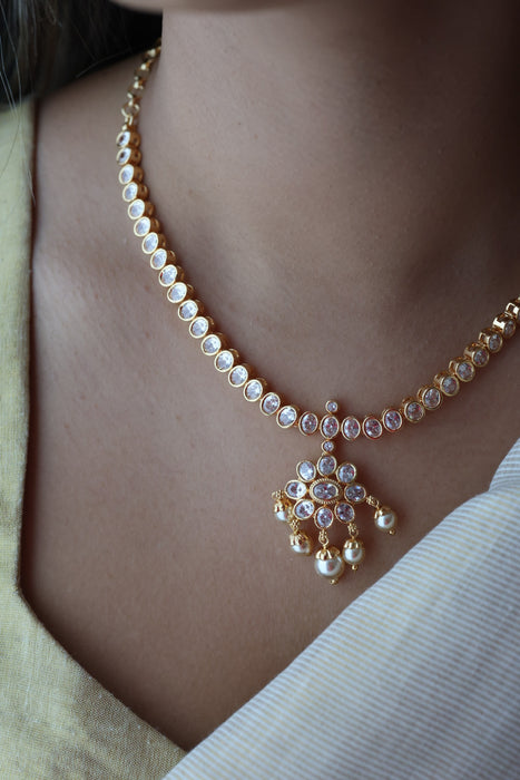 Heritage gold plated white stone short necklace with earrings HW8996