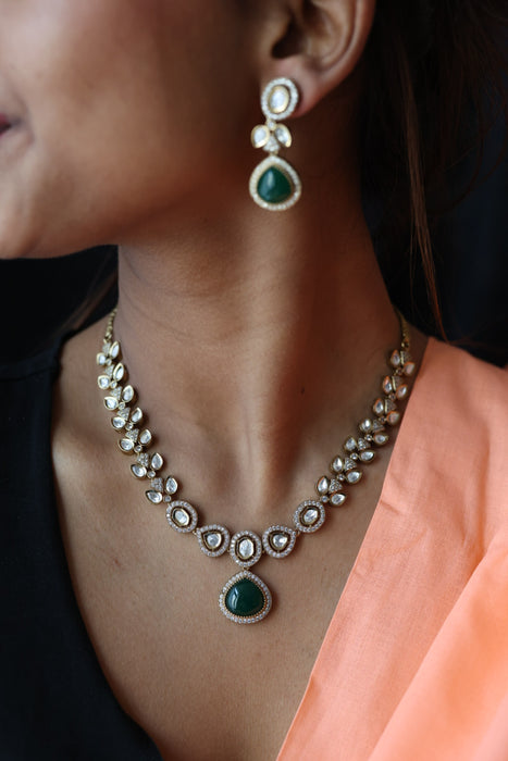Trendy green stone choker necklace with earrings TG0432