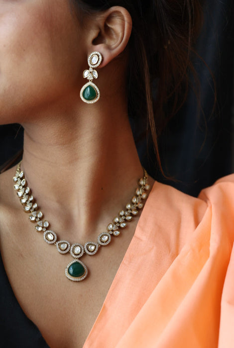 Trendy green stone choker necklace with earrings TG0432