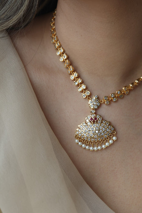 Heritage gold plated white stone short necklace with earrings H3456