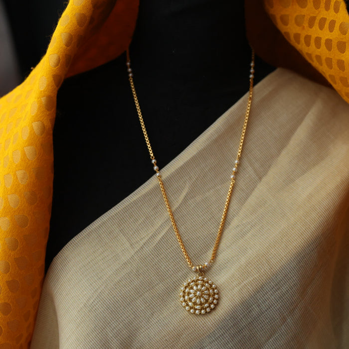 Heritage gold plated pearl pendant long chain HC456