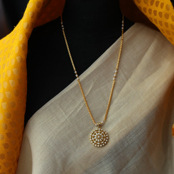 Heritage gold plated pearl pendant long chain HC456