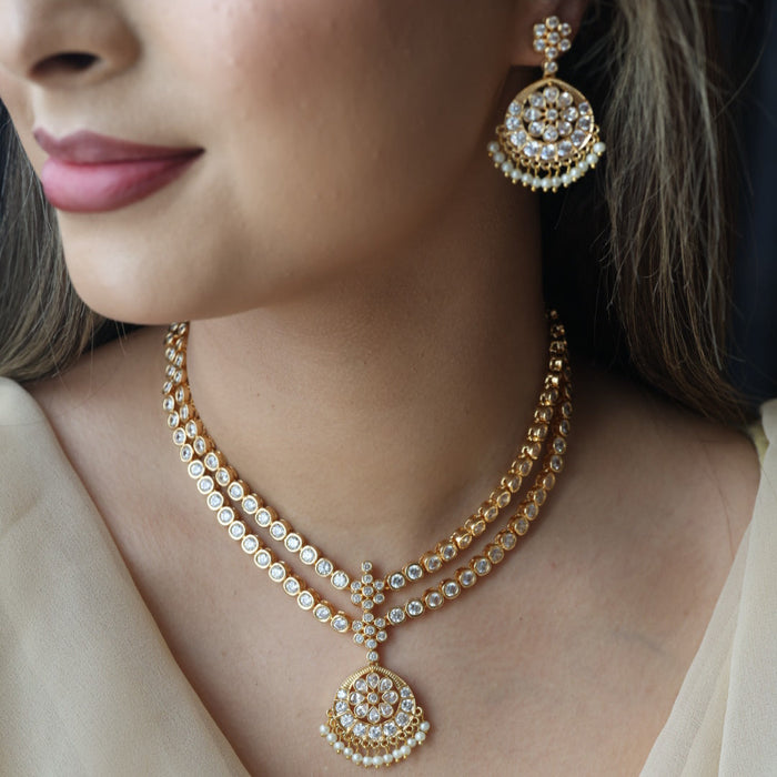 Heritage gold plated white stone layer short necklace H7883