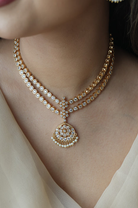Heritage gold plated white stone layer short necklace H7883