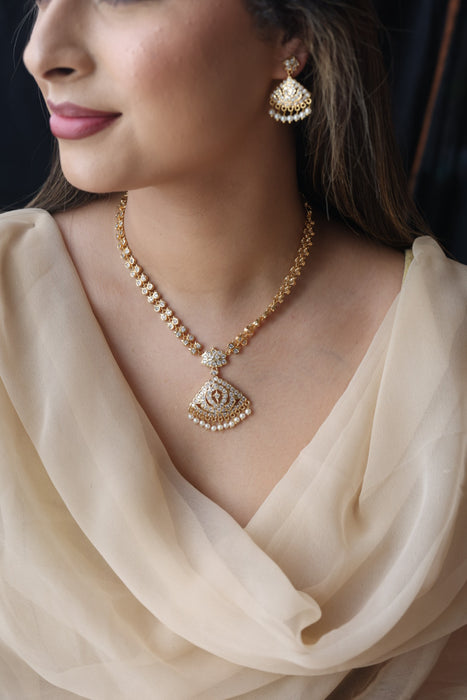 Heritage gold plated white stone short necklace with earrings H2032