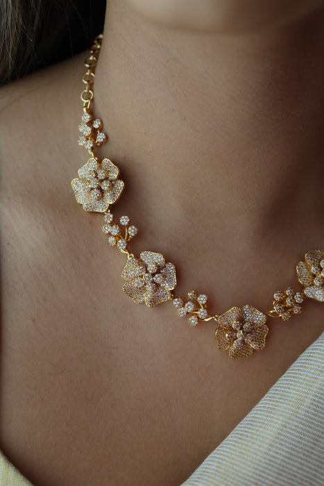 Heritage gold plated white stone short necklace with earrings HW8789