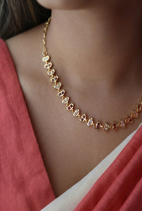 Heritage gold plated ruby white stone short necklace H903