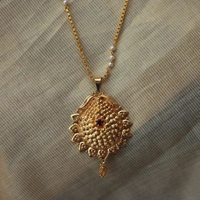 Heritage gold plated padakam long chain HC7622