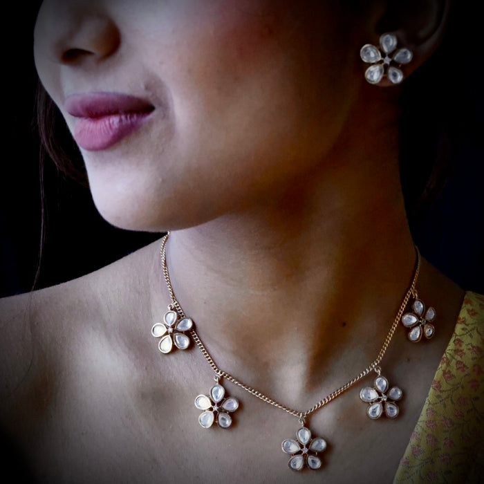 Minimal kundan short necklace with earrings MS990