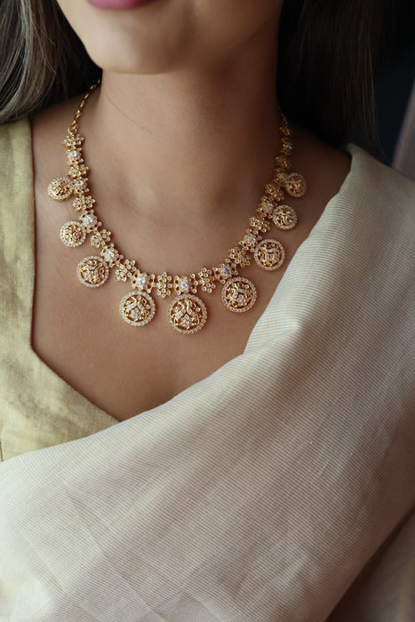Heritage gold plated white stone short necklace H2333