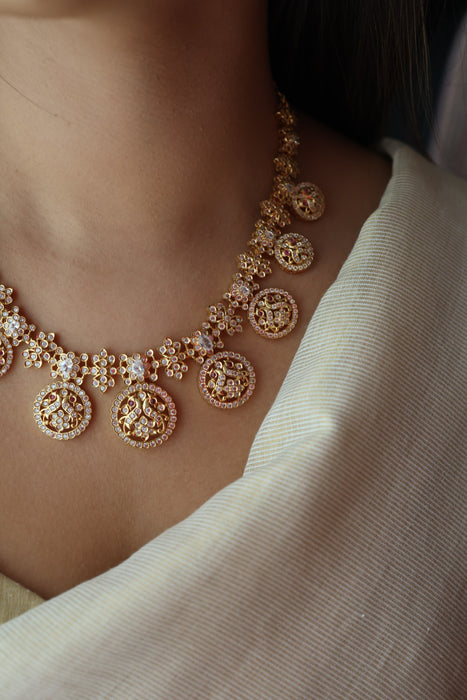 Heritage gold plated white stone short necklace H2333