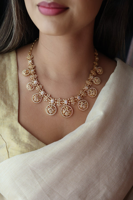 Heritage gold plated white stone short necklace H2333
