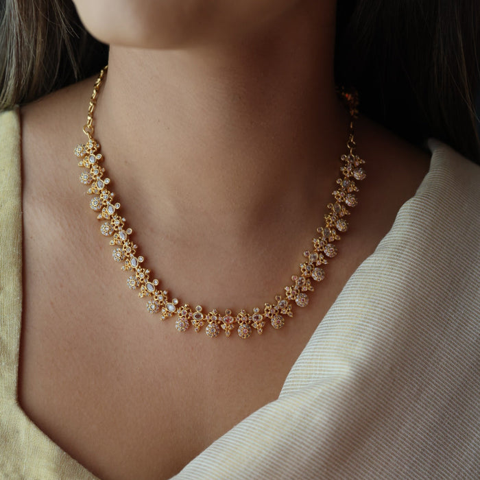 Heritage gold plated white stone short necklace with earrings H244