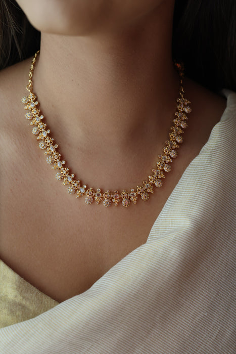 Heritage gold plated white stone short necklace with earrings H244