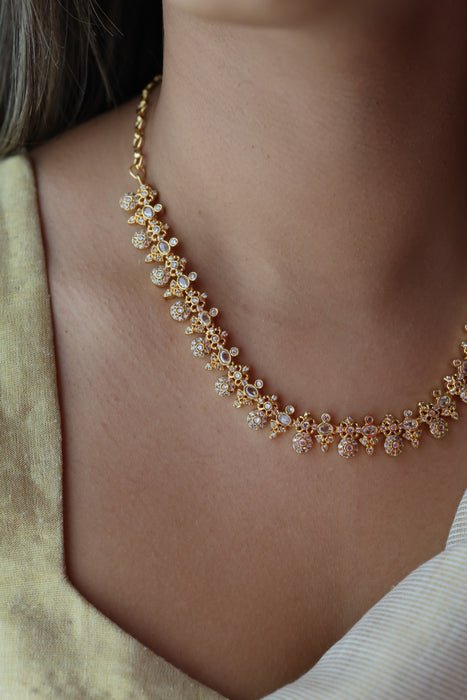 Heritage gold plated white stone short necklace with earrings H244