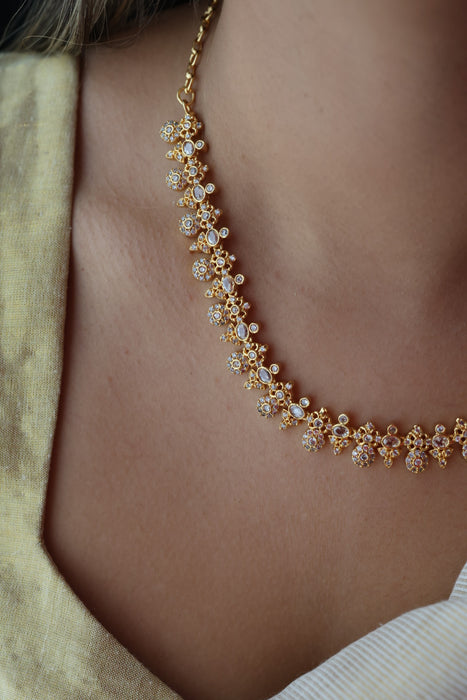Heritage gold plated white stone short necklace with earrings H244