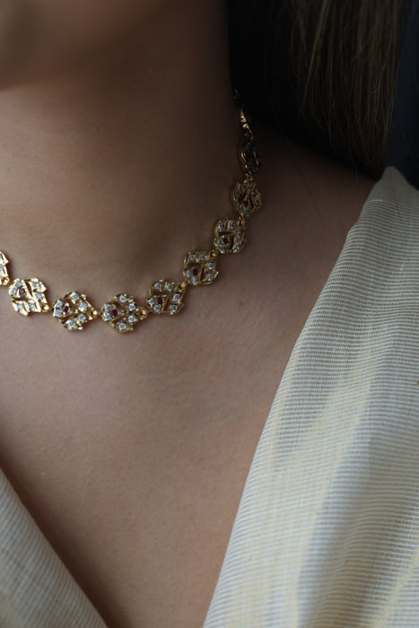 Heritage gold plated ruby white stone short necklace H721