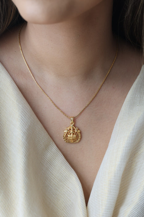 Heritage gold plated lakshmi simple pendant short chain HC8121
