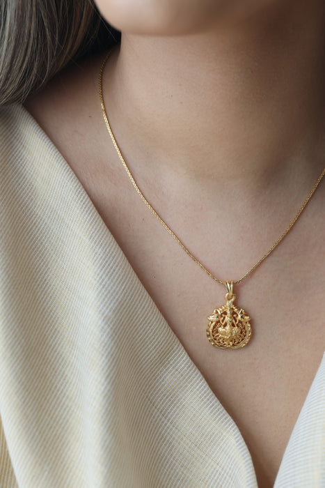 Heritage gold plated lakshmi simple pendant short chain HC8121