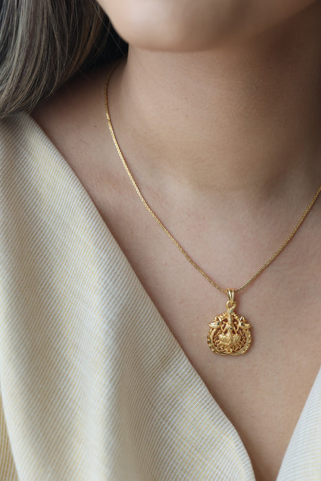 Heritage gold plated lakshmi simple pendant short chain HC8121
