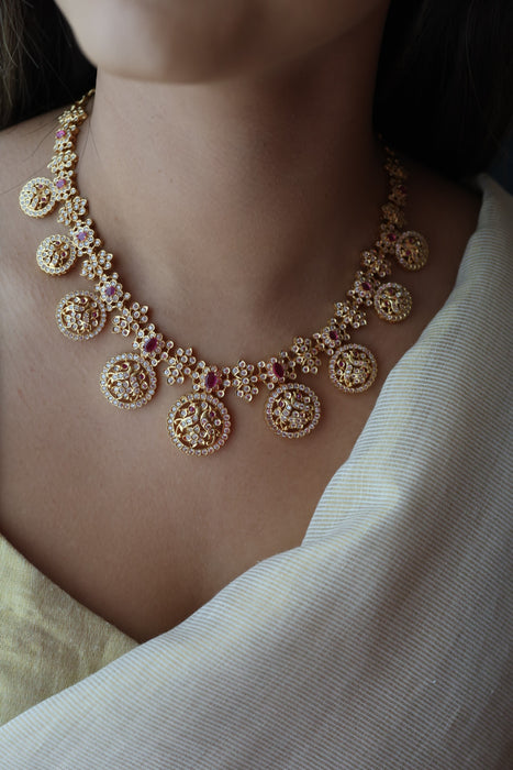 Heritage gold plated white stone coin design short necklace H3344