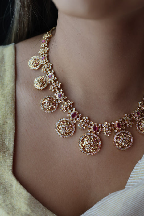 Heritage gold plated white stone coin design short necklace H3344