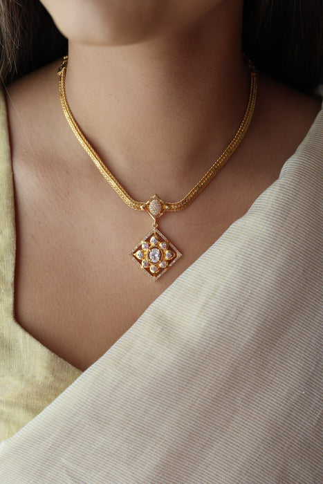 Heritage gold plated white stone short necklace with earrings HW1393