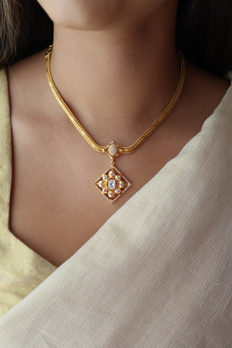 Heritage gold plated white stone short necklace with earrings HW1393