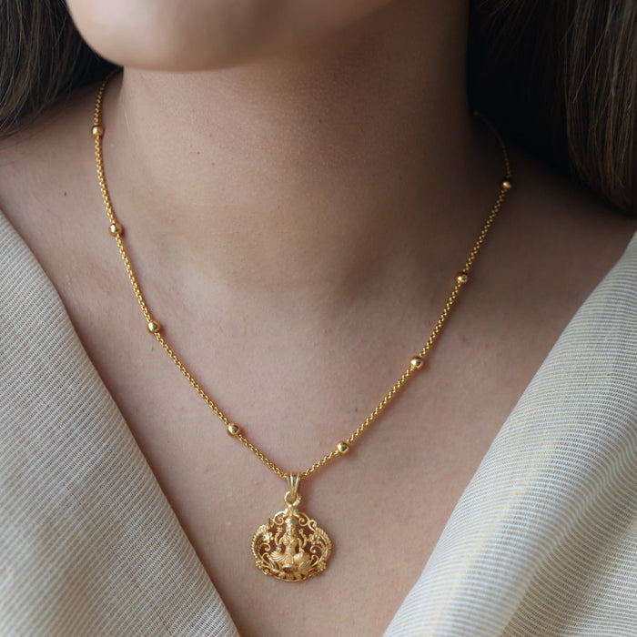 Heritage gold plated simple lakshmi pendant short chain HC1113
