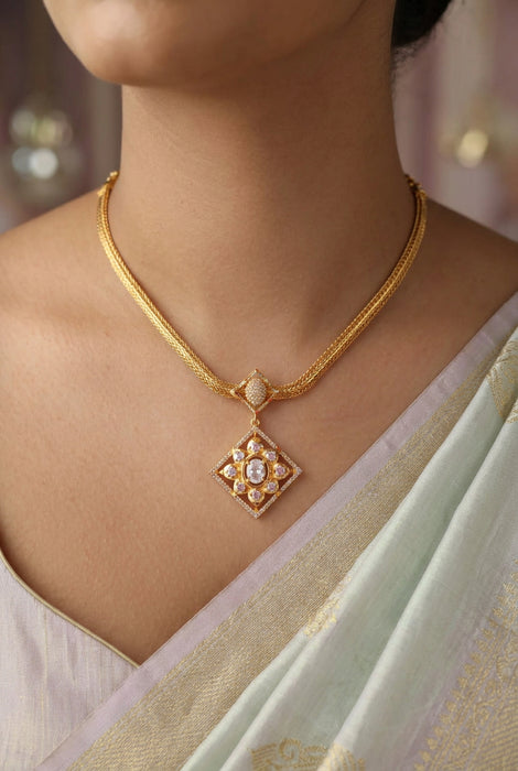 Heritage gold plated white stone short necklace with earrings HW1393