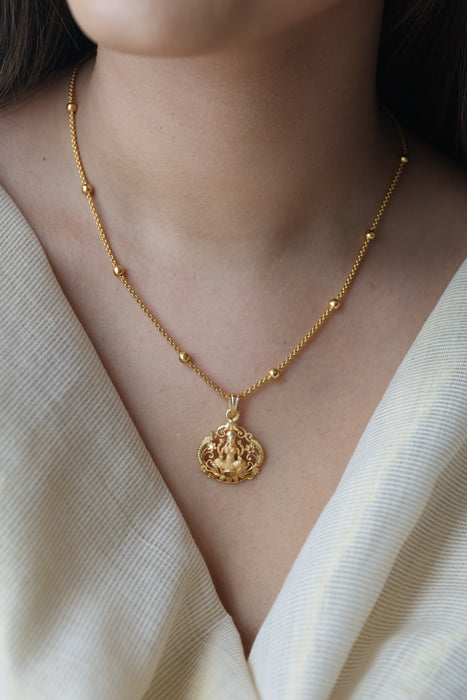 Heritage gold plated simple lakshmi pendant short chain HC1113